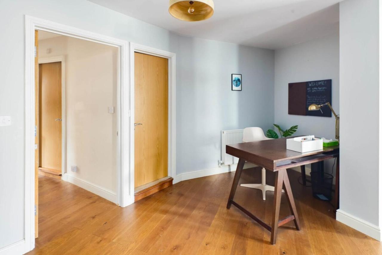 Beautiful & Vibrant 2bd W Balcony - Hackney! Casa vacanze Londra