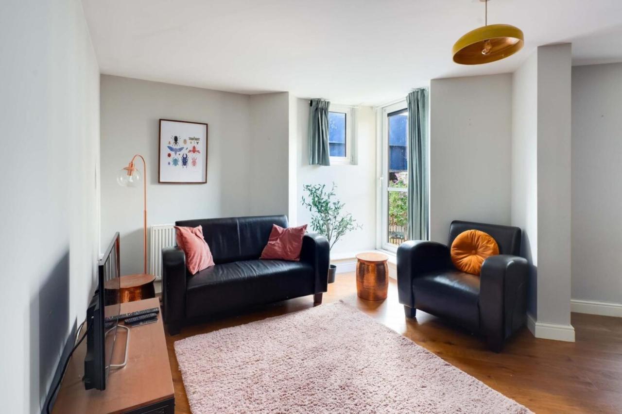 Beautiful & Vibrant 2bd W Balcony - Hackney! * London